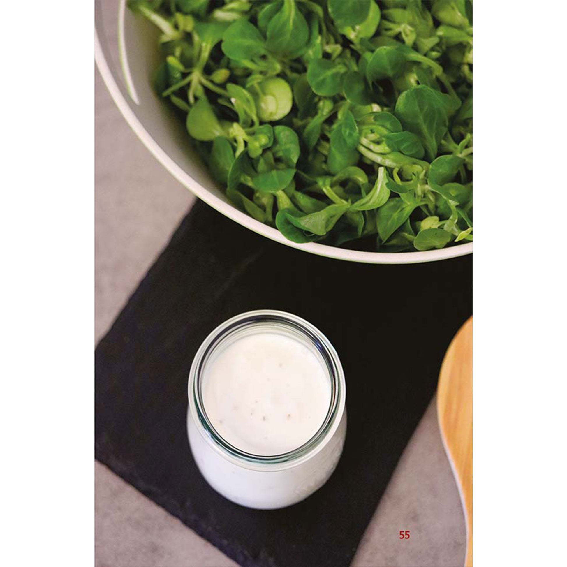 Cremige Salatsoßen zu knackigem Feldsalat